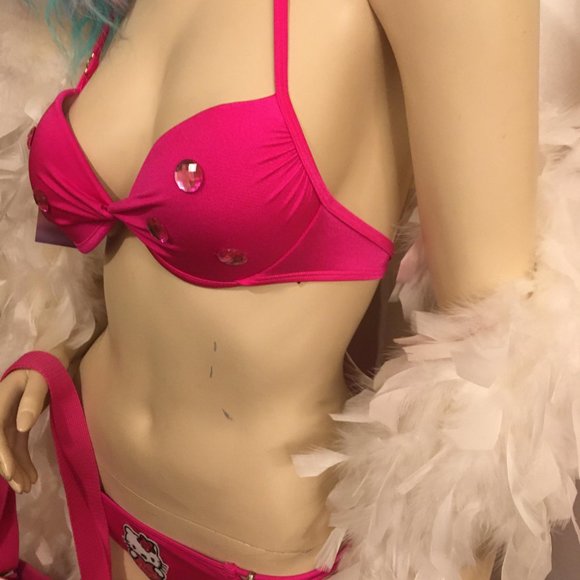 ADORABLE hot pink bikini and jewlery set with hello kitty and crystal details! - Picture 4 of 13